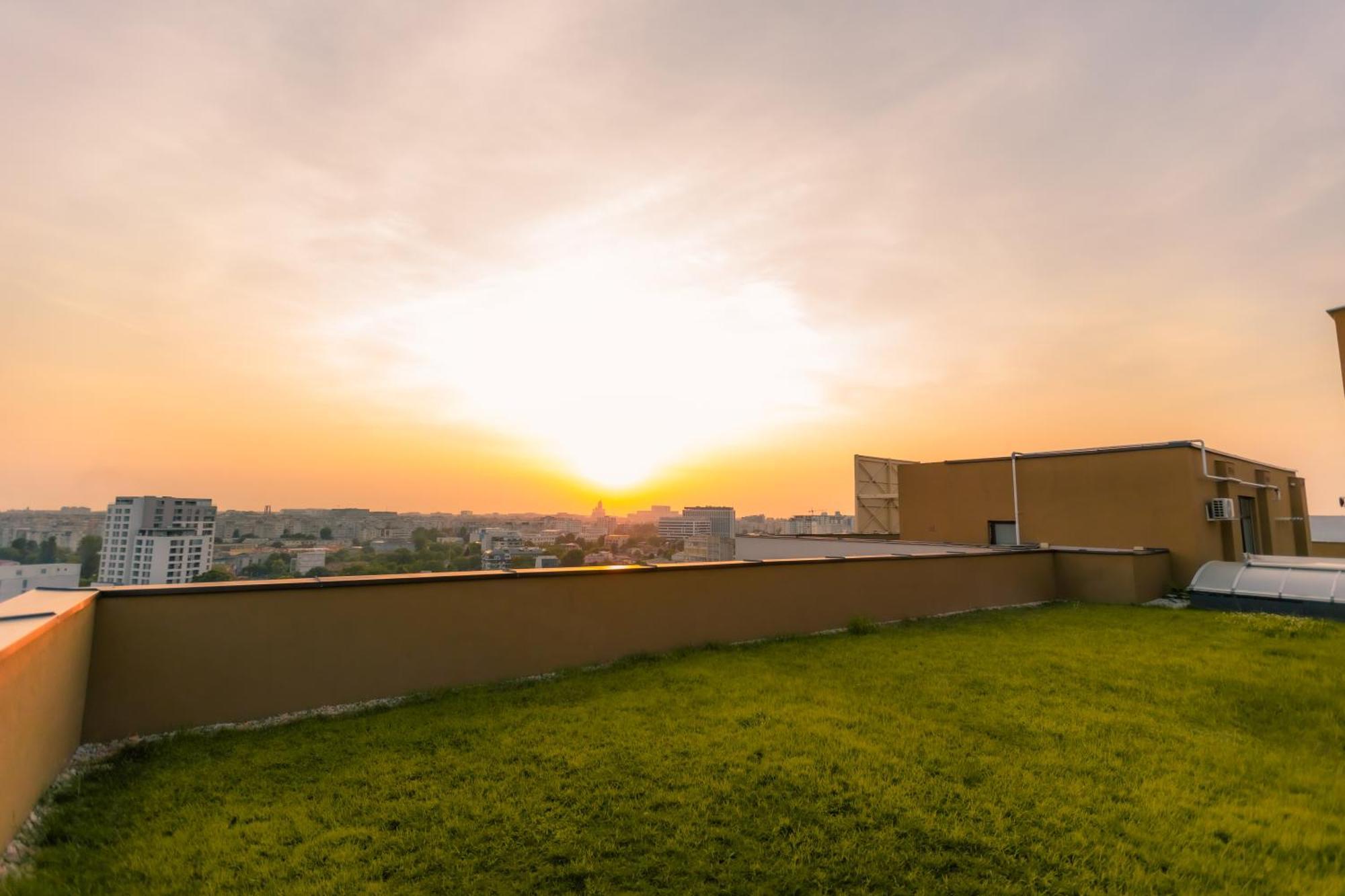Sunset Apartment - Central Apt With Rooftop Garden Bucharest Exterior photo